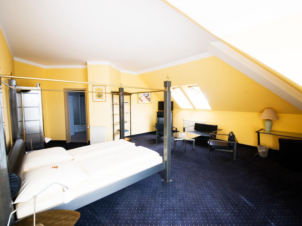 Hotel Mirage Дуйсбург Екстер'єр фото